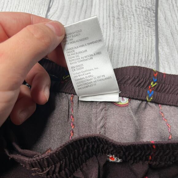 BDG Urban Outfitters Red Tribal Print Maroon Shorts Size Medium - Picture 7 of 7